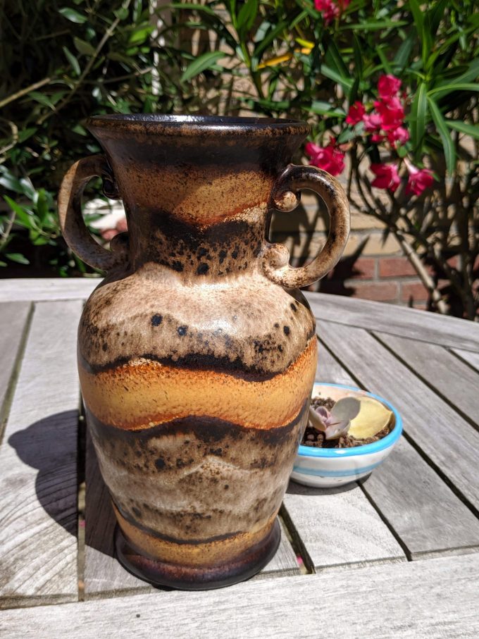 Dümler Breiden 482-20 Germany Vaas bruin. Amphora. 1