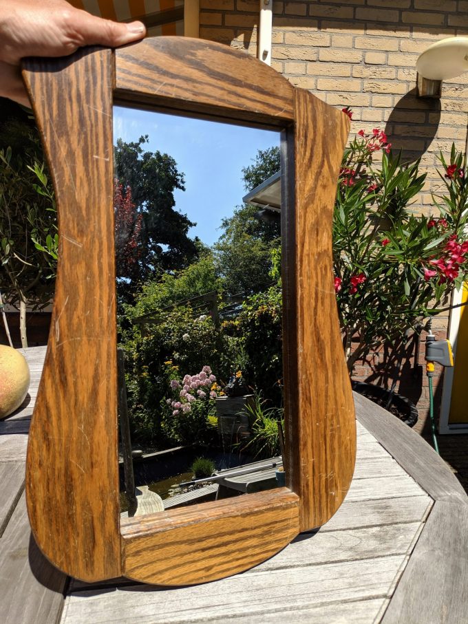 Bruine spiegel met zware massief houten lijst 1