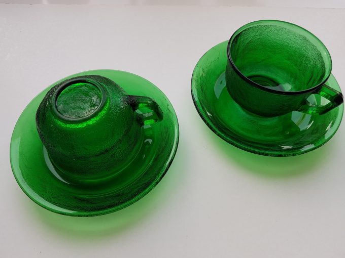 Arcopal France. Arcoroc Siera. Kop en schotel glas groen. Per set van 2. 2