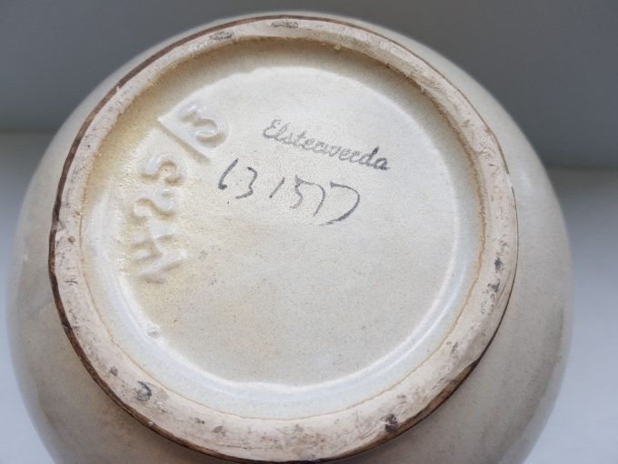 Elsterwerda Keramik 1425-3 Germany. Schenkkan water, met bloemmotief. 3