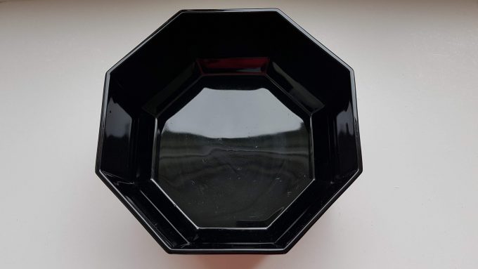 Arcoroc Octime France. Serveerschaal zwart persglas. Groot 23 x 10 cm. 2