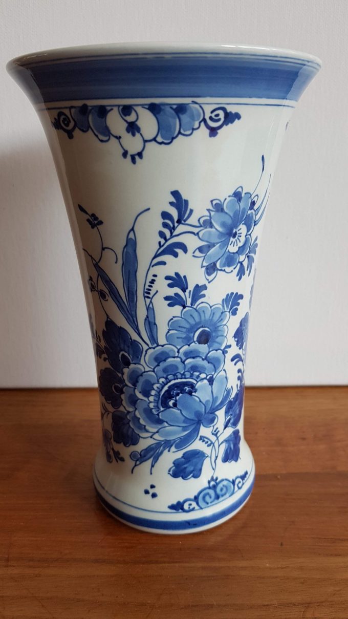Delft's Blauw. Vazen met bloemmotief. Nr. 941 . Per set van 2 2