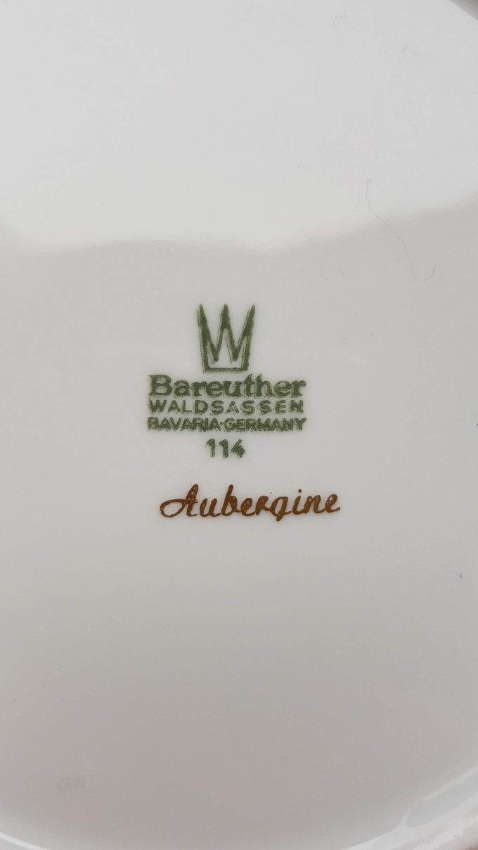 Bareuther Waldsassen. Design Aubergine, Diepbord nr. 114 .Wit, paars, rose. Per set van 5 3