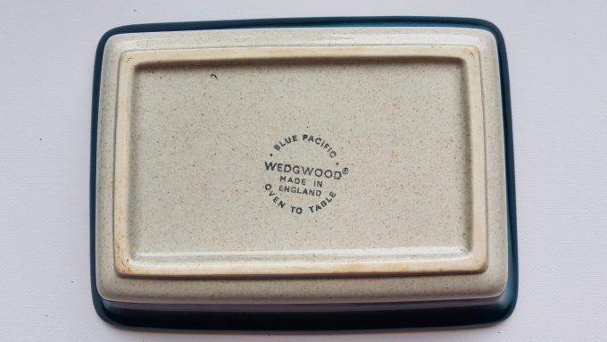 Wedgwood Blue Pacific. Made in England. Botervloot zonder deksel. 3