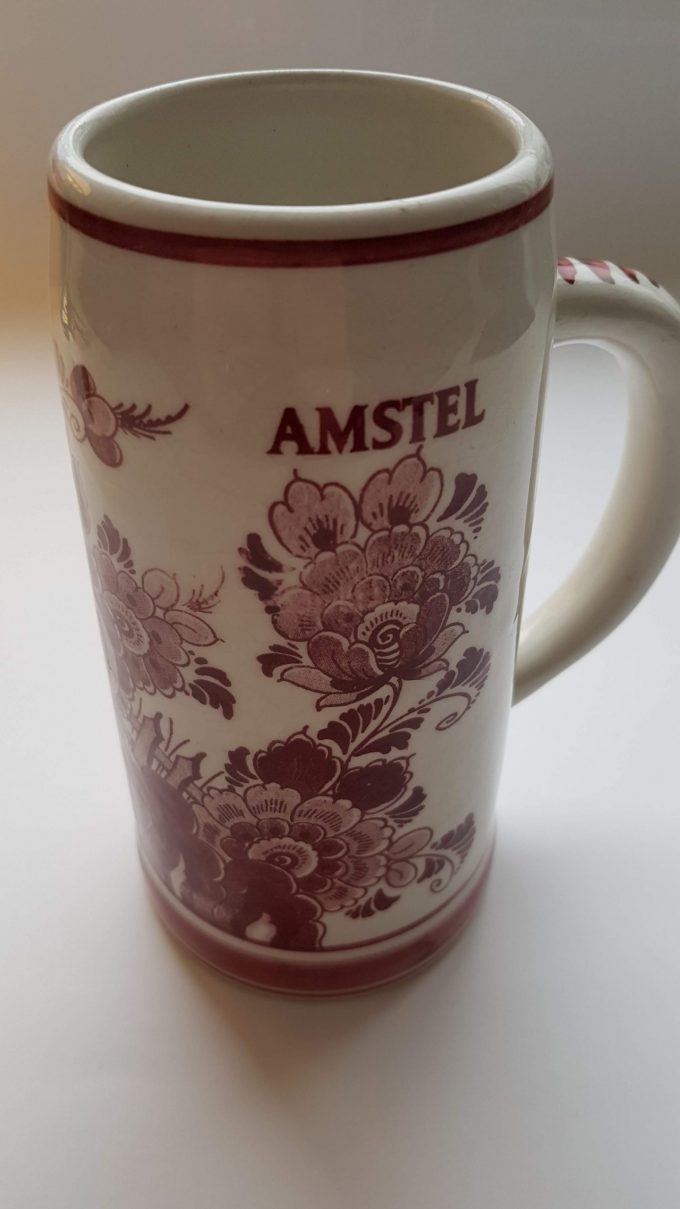 Red Delft. Made in Holland. Bierpul Amstel. Floraal motief. Handpainted. 1
