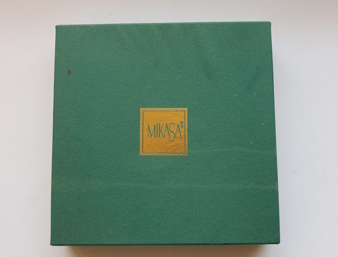 Mikasa Sunbeam Gold. Made in Japan. Geschenkdoos met 4 serveerschaaltjes. Gouden rand. 4