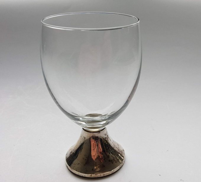 Dorgento. Glas met zilveren voet. Met zilvermerk in rand. 1 Wijn glas. 1