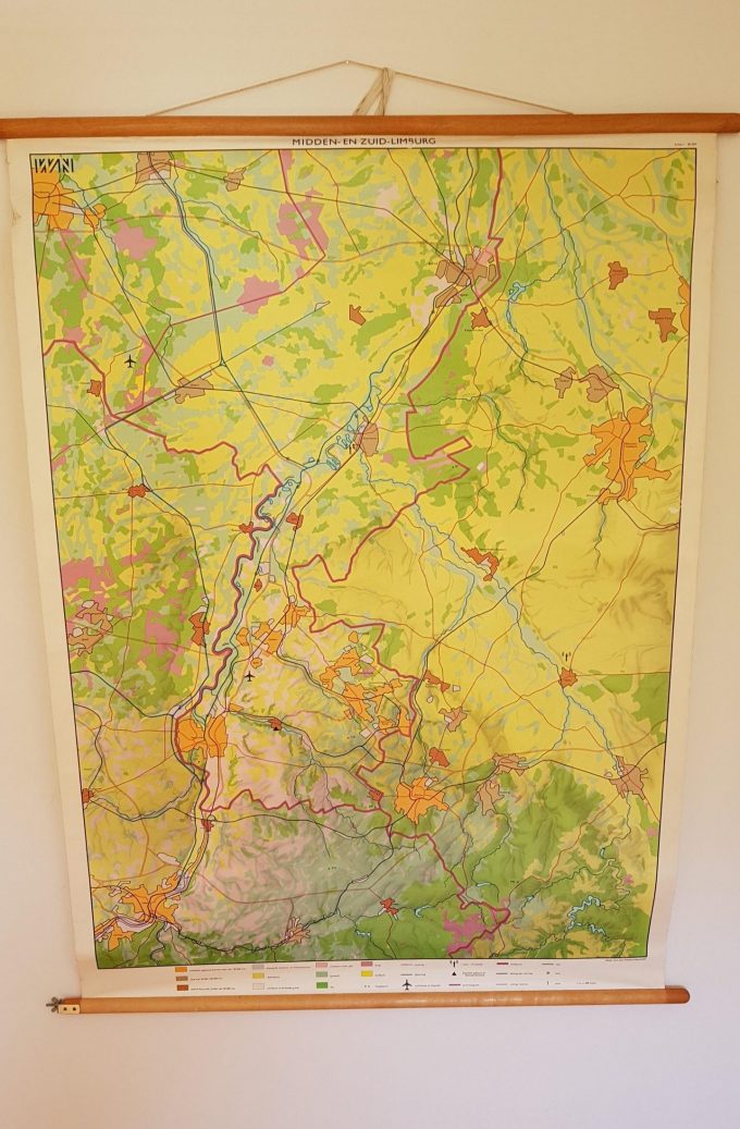 Wolters-Noordhoff. Wandkaart, schoolkaart Midden en Zuid-Limburg. 100 x 140 cm. Met stokken en ophangkoord. 1