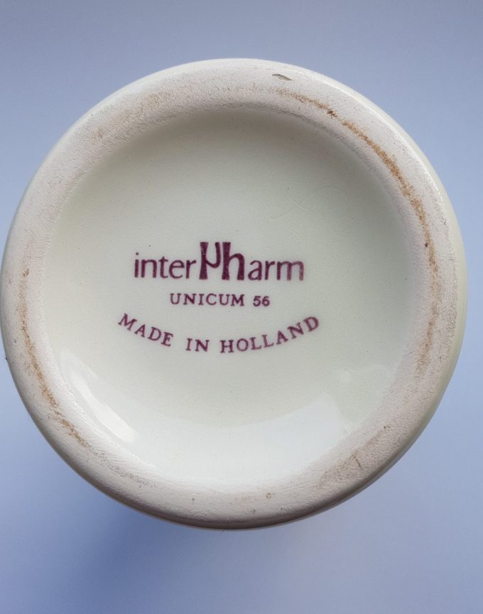 InterPharm Unicum56. Made in Holland. Apothekersvaas Ex. Scordii. Twee slangen en vijzel in bloemmotief. 2