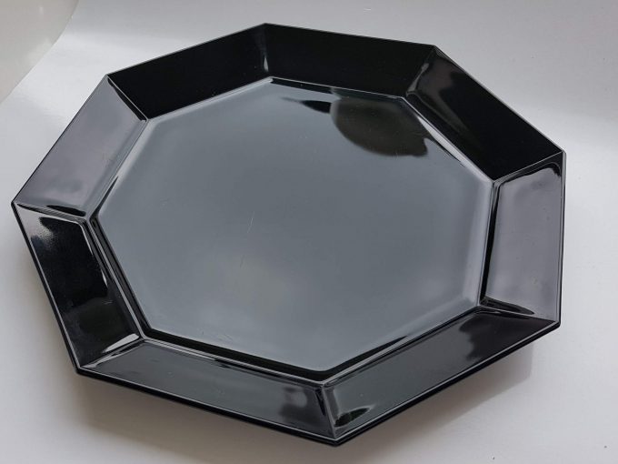 Arcoroc Octime France. Groot bord /schaal. Zwart geperst glas. Diameter 30 cm. 1