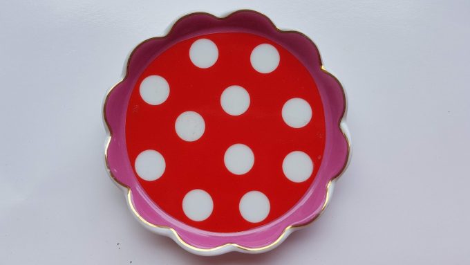 Oilily made for Douwe Egberts. Thee tip rond met polka dot. Rood Roze. Golfrand. Per stuk. 2