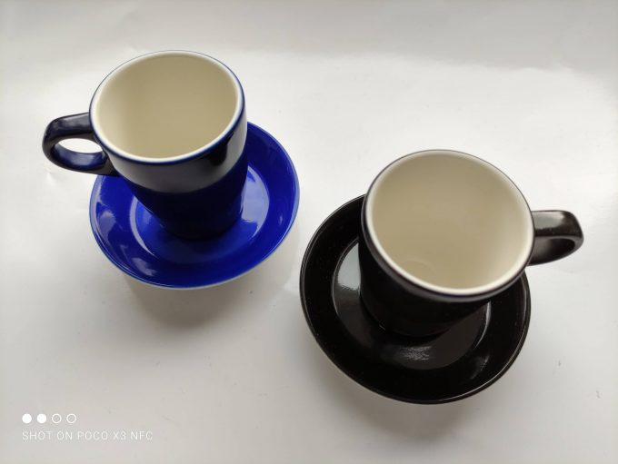 Mosa Maastricht Holland. Design Björn Edström. Espresso kop en schotel. Kleuren zwart en blauw. Per set. 1