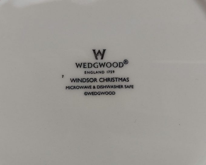 Wedgwood England 1759. Windsor Christmas. Serveerbord met mooie Kerstsfeer afbeeldingen. 2