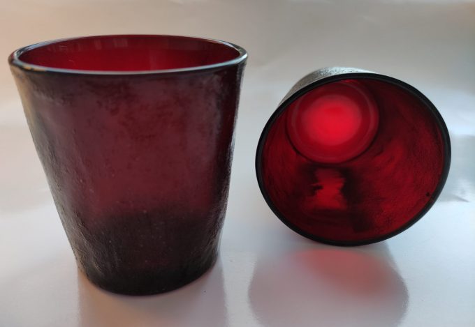 Arcopal Arcoroc Siera. Waterglas 7.5 x 8 cm. Robijnrood. Geperst glas. Per stuk. 2