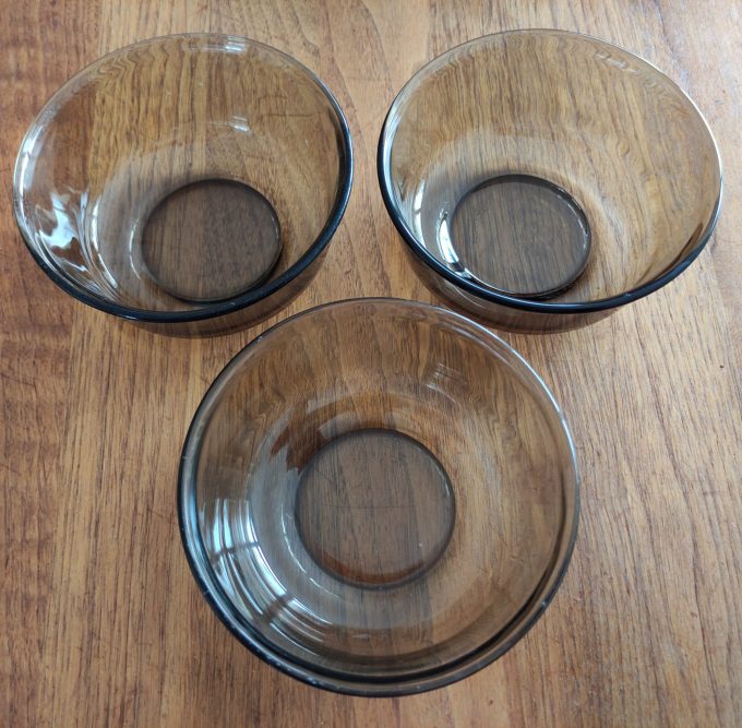 Arcoroc France. Schaaltjes bruin transparant glas. Per set van 3. 2