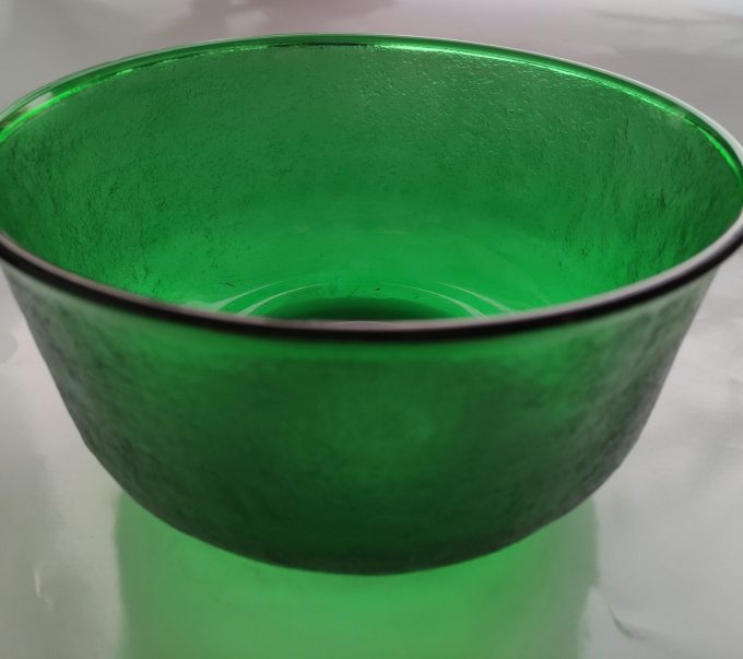 Arcopal Arcoroc Siera. Schaal groot groen. 22 X 12 CM. Geperst glas. 1