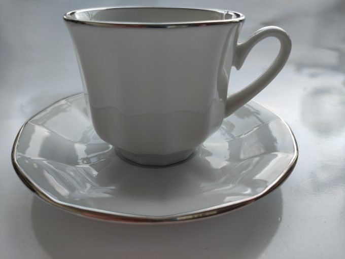 Epiag D.F. Czechoslovakia Carlsbad. Koffie kop en schotel wit met zilveren rand. Per stuk 1