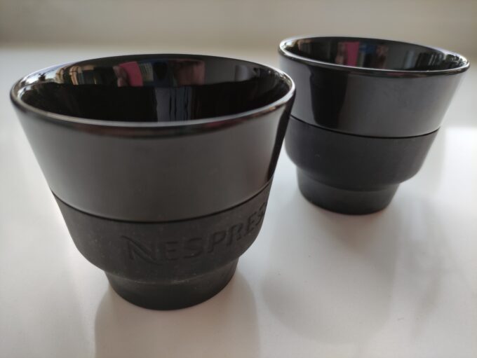 Nespresso. Lungo kop . Zwart glas met rubberen rand. 7 x 8 cm. Per stuk 2
