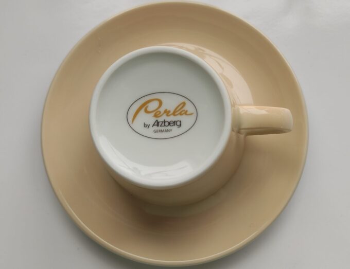 Arzberg Germany. Perla Koffie kop en schotel . Crème Wit. 14 x 8 cm 2