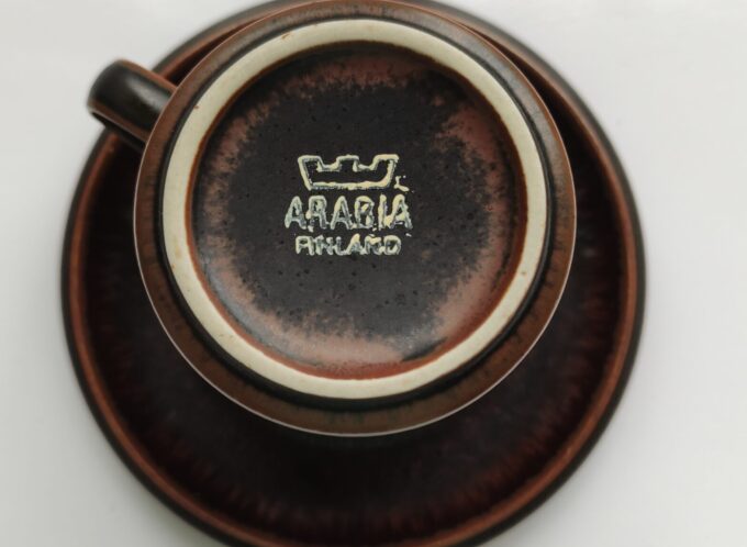Arabia Wartsila. Made in Finland. Model Ruska. Koffie kop en schotel hoog. Per stuk. 3