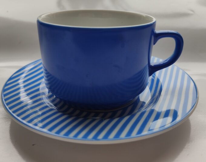 Kahla, Made in Germany. Thee en/of Koffie kop en schotel. Blauw wit. Per stuk 1