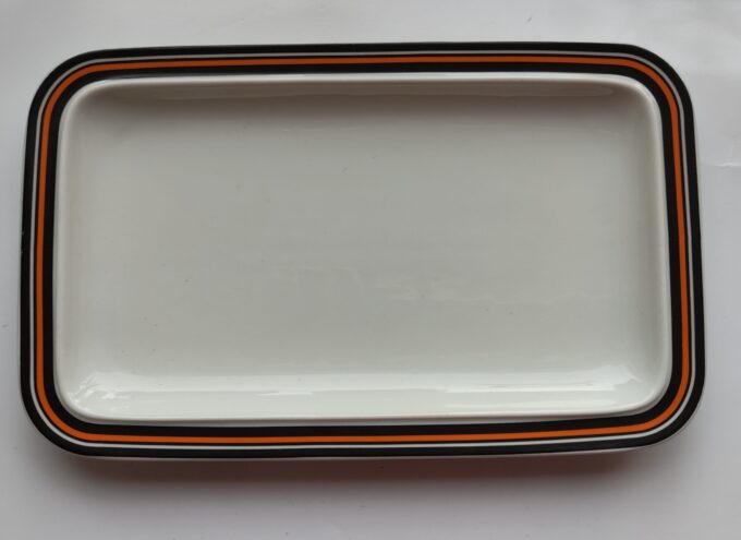 Thomas Germany. Design Scandic Hertha Bengtson. Vintage oranje zwart wit serviesgoed. Vierkant serveerbord 1