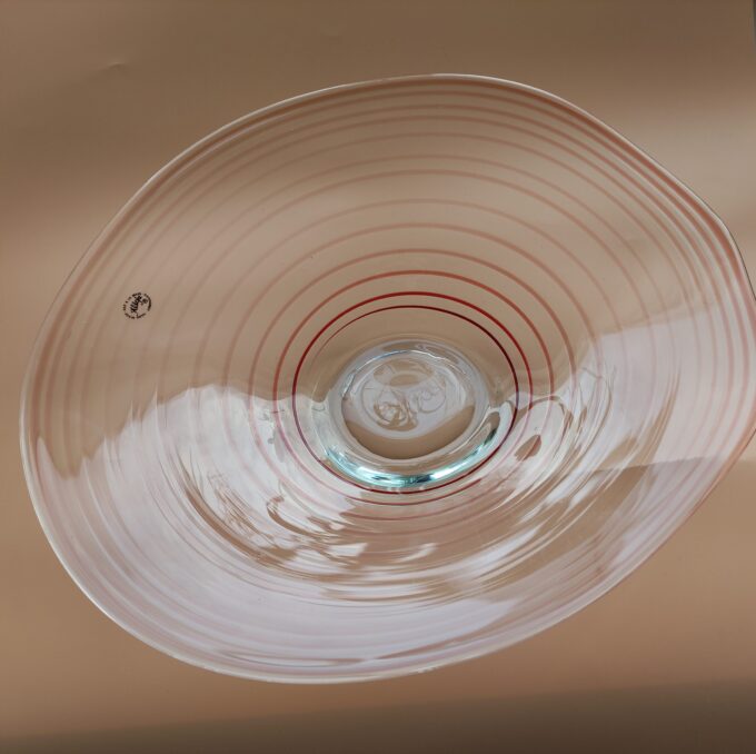 Alicja. Handmaid. Fruitschaal glas met rode cirkels. Ovale vorm 1