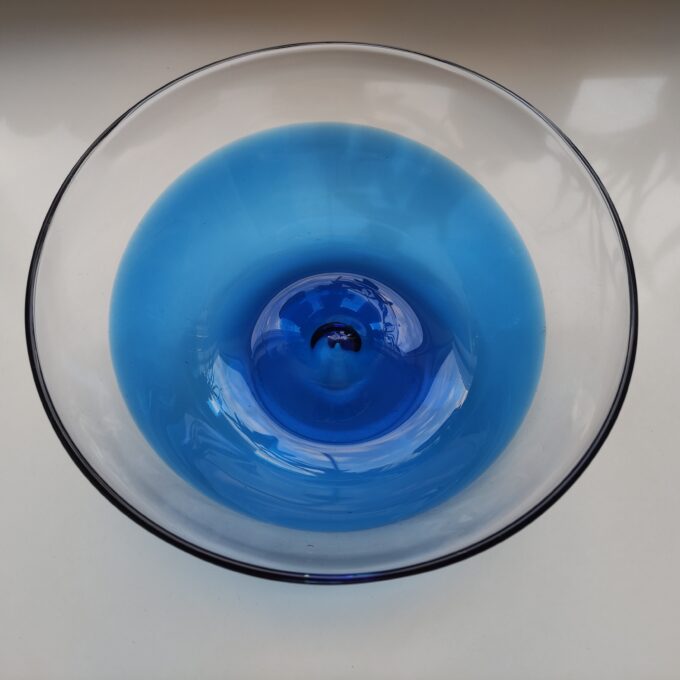 Ikea schaal handgemaakt. Scandinavisch design glas transparant en blauw. 4