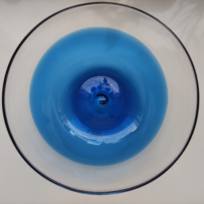 Ikea schaal handgemaakt. Scandinavisch design glas transparant en blauw. 3