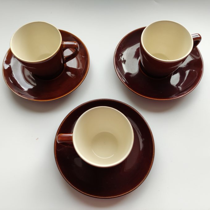 Villeroy Boch. Made in Luxembourg . Espresso Kop en schotel. Vintage bruin. Per stuk. 1