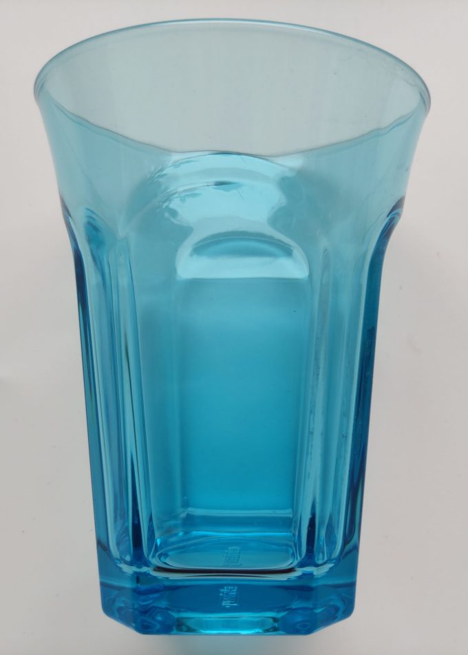 Guzzini. Waterglas blauw/azuur rond met 4 hoeken. Per set van 2. 1