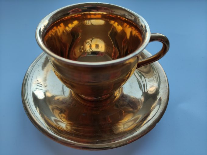 Royal Winton . Made in England . Design Golden Age . Koffiekop en schotel . Goudkleurig . Set van 3. 1