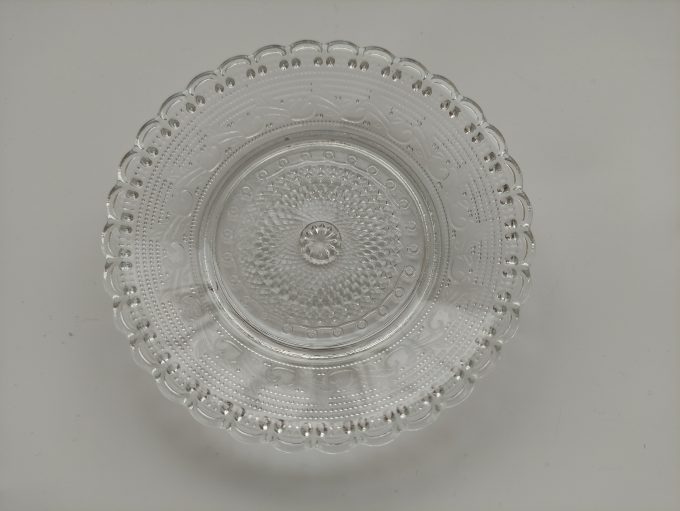 Serveer bordjes glas . En/of tea tip . Met relief. klein formaat 12 cm . Per set van 6. 1
