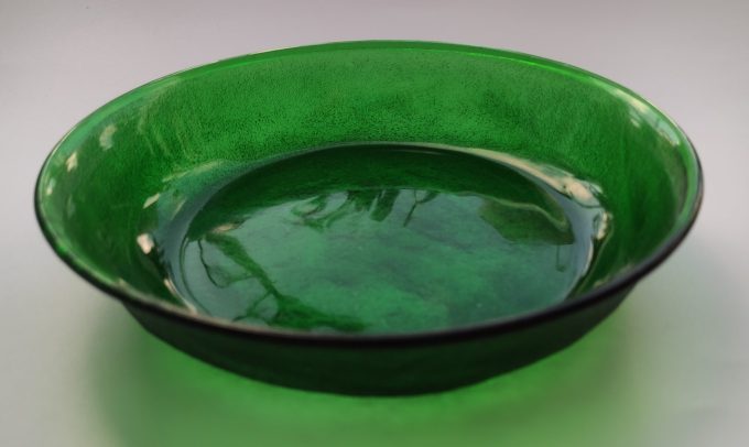 Vintage Arcopal Arcoroc Siera. Diep bord. Groen. Geperst glas. 1