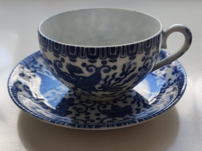 Vintage Maruta. Made in Occupied Japan. Thee Kop en Schotel wit Blauw. Per set van 2 2