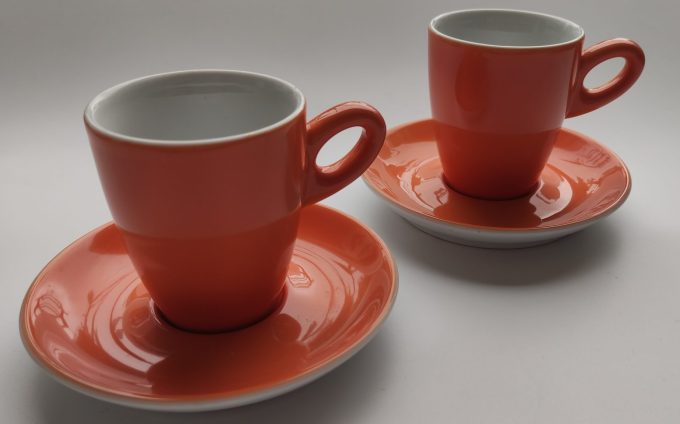 Walküre  Germany.  Design Peeze koffie. Espresso kop en schotel. Oranje Wit. Per set van 2.