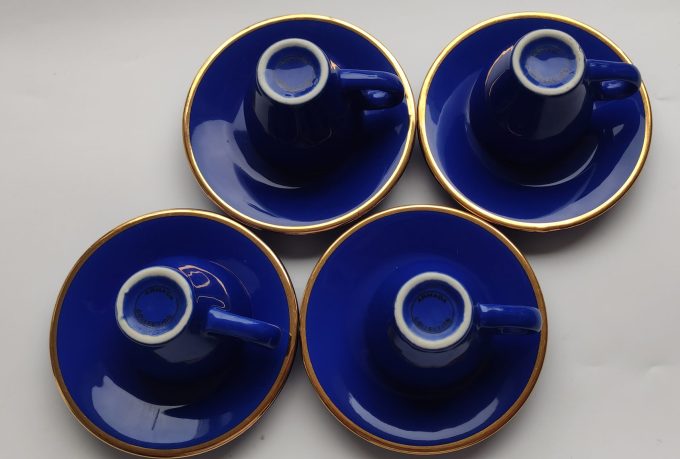 Armada Collection. Espresso kop en schotel. Blauw wit met gouden rand. Per stuk. 6