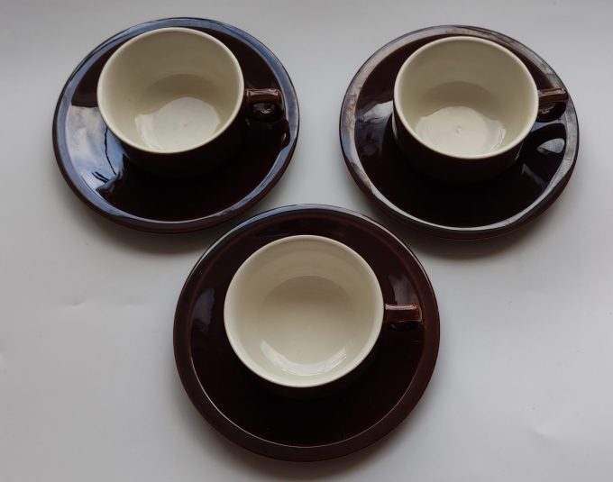 Villeroy Boch. Made in Luxembourg . Koffie Kop en schotel. Vintage bruin. Per stuk. 2