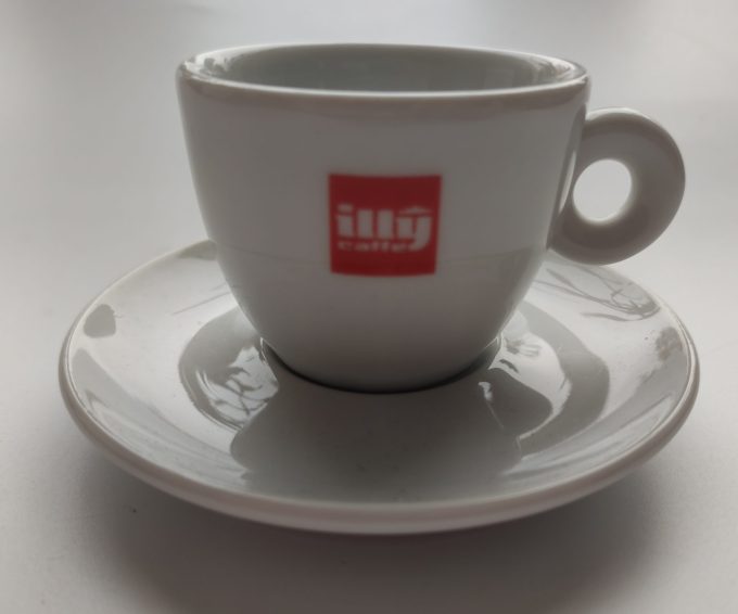 Illy. Espresso kop en schotel. 1