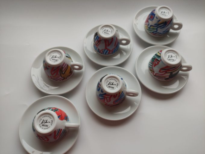 Illy Art Collection. Design Sandro Chia. 1997. Espresso kop en schotel. Collectie van 6 als set 3