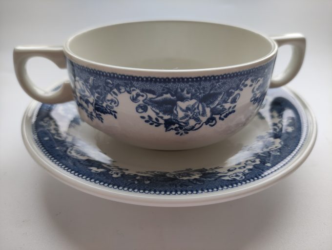 Villeroy & Boch. Made in Germany. Design Balmoral. Soepkom met onderbord. Blauw wit. Per set van 3