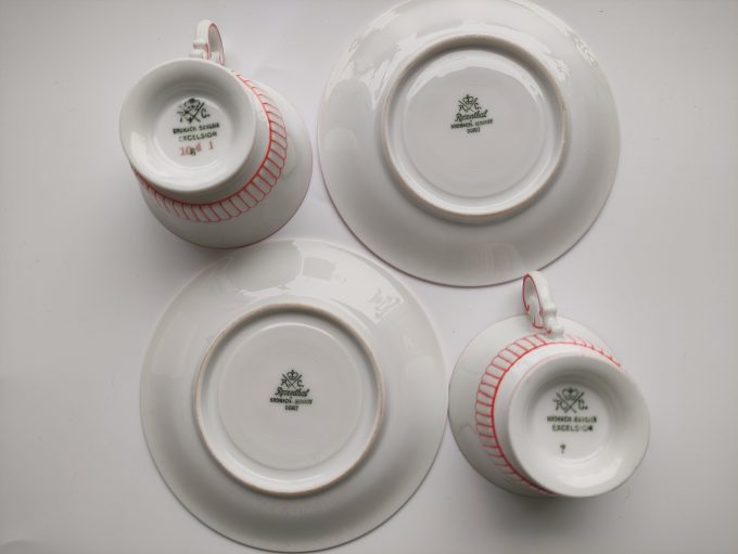 Rosenthal Kronach Bavaria.. Koffie Mocca Kop en Schotel. Wit met rode motieven. Per set van 2 - Afbeelding 4