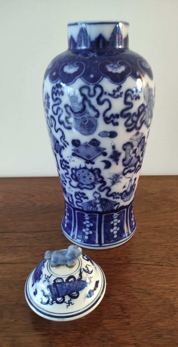 Bol Vaas met deksel. met Chinese motieven. Blauw. - Afbeelding 2