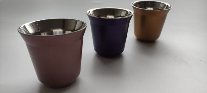 Nespresso Collections.  5.5 Designers.  Pixie.  Aluminium kopjes . Drie  kleuren. Per set van 3.