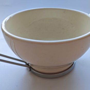 Vitrosax. Soepkom porselein met rvs houder. Per set van 4.
