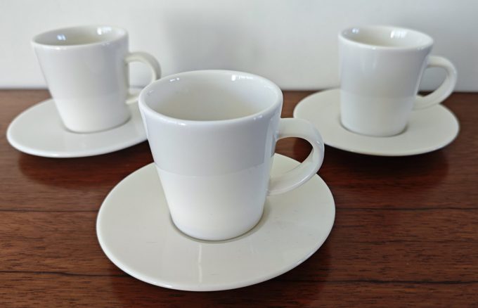 IIttala.  Espresso en of Ristretto Kop en Schotel wit. Per set van 3