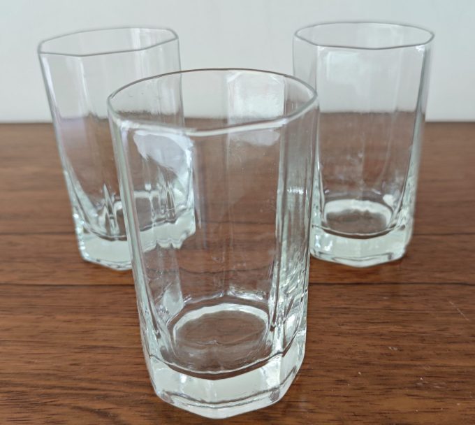 Octime.(8 kantig) water en /of wijnglas. Per set van 3.