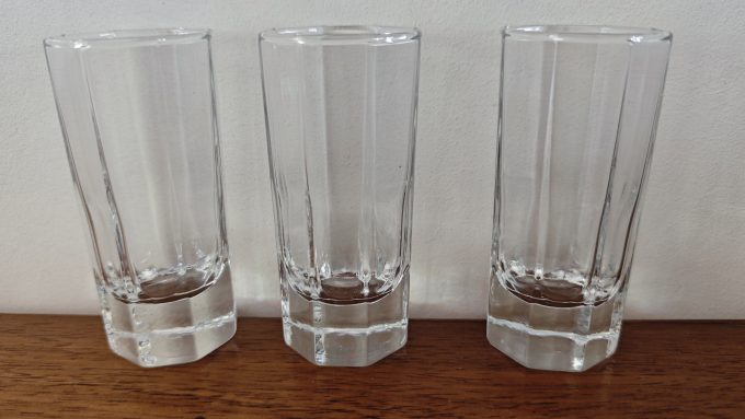 Arcoroc Octime France. Liqeurglaasje. Transparant geperst glas. Per set van 3