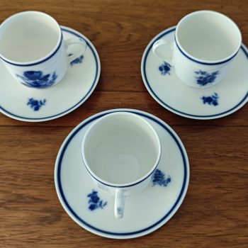Mosa Maastricht Holland. Koffie Kop en Schotel. Blauw Bloemmotief. Per set van 3.
