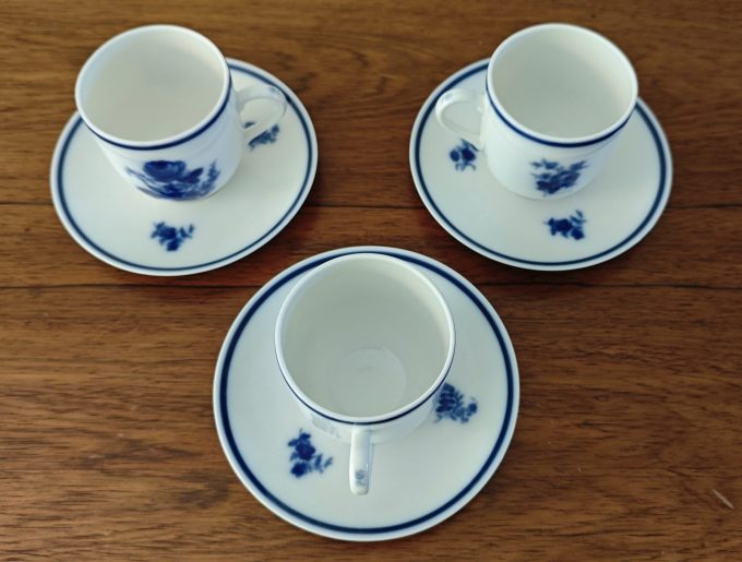 Mosa Maastricht Holland. Koffie Kop en Schotel. Blauw Bloemmotief. Per set van 3.